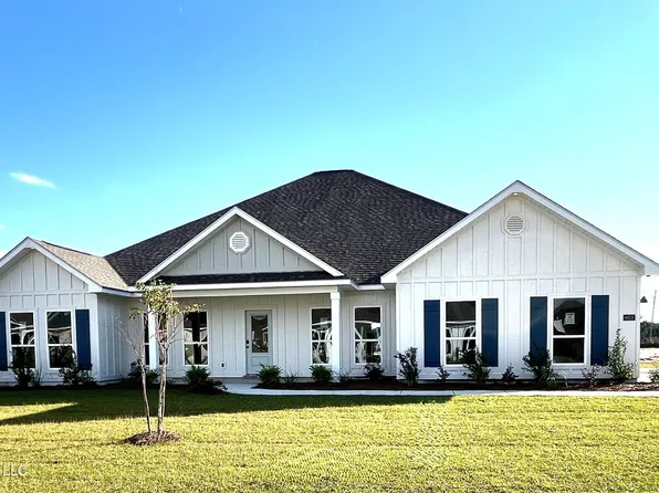 6613 Palm Pointe Dr, Ocean Springs, MS 39564