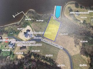 16 Sunset Landing Dr, Onancock, VA 23417