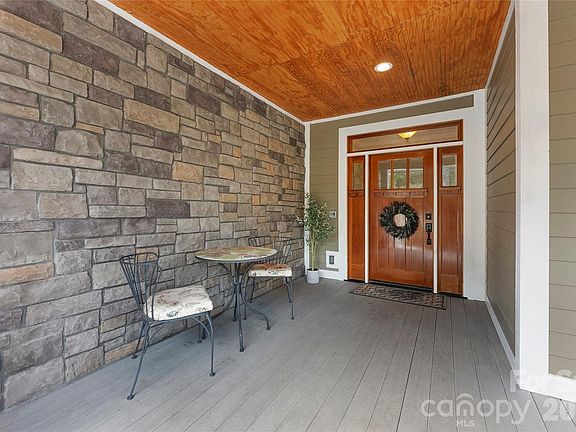 3rd image of 53 Sovereign Ln