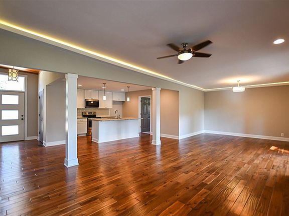 3rd image of 11020 Louis Dr SE