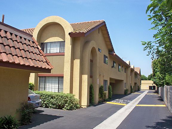 3rd image of 12709 Lakewood Blvd APT 107