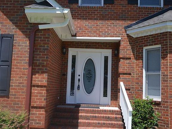 2nd image of 801 Chaucer Dr