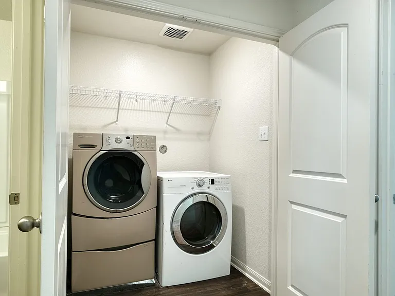 5033 Cressler Ln — Photo 11