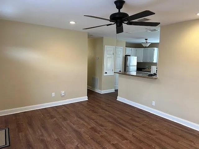 2124 Dupont Dr — Photo 4