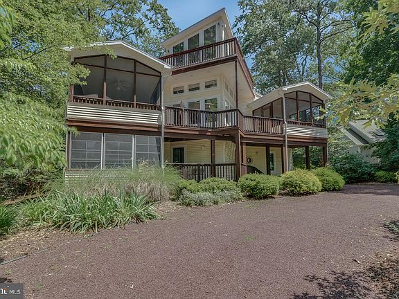 3rd image of 108 London Cir S