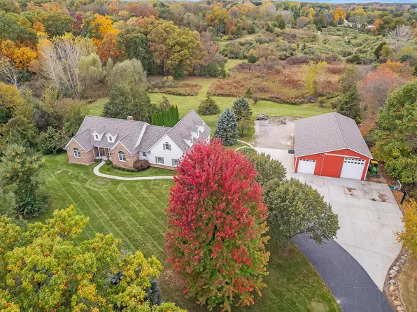 2707 N Parker Rd, Dexter, MI 48130