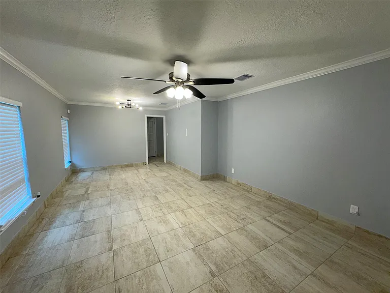 7910 Sands Point Dr — Photo 5