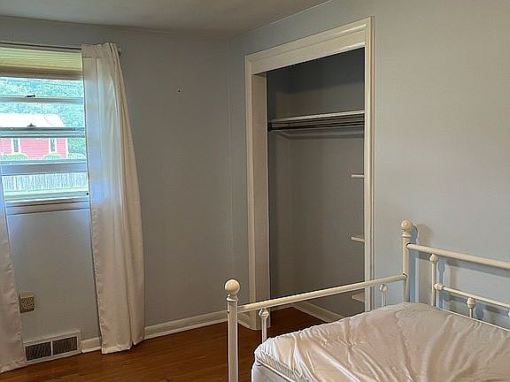 4th image of 111 Camillus Dr