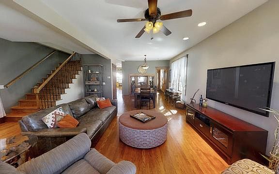 5th image of 4701 N Laramie Ave