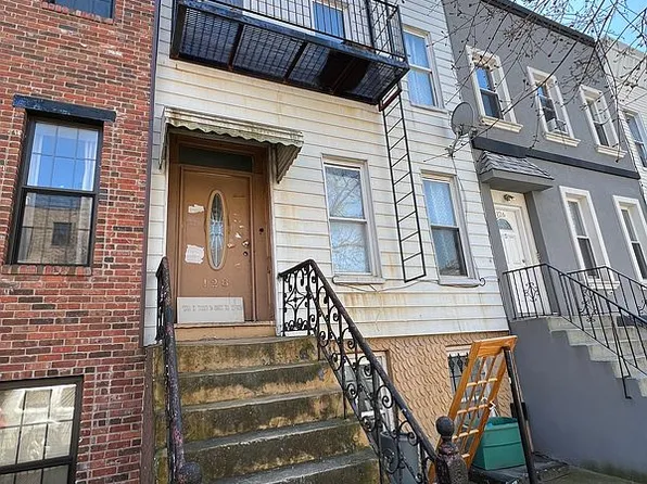 128 Schaefer St, Brooklyn, NY 11207