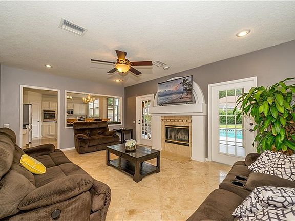 3rd image of 8703 Bay Laurel Ct