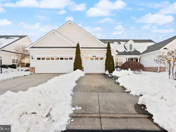 6932 Walnut Hill Dr, Gainesville, VA 20155