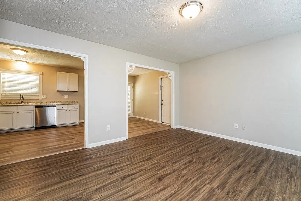 3 bed, 1.5 bath, 1040 sqft, $1,570 — Photo 4