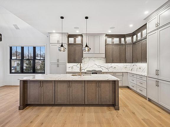 5th image of 284 N Highland Ave