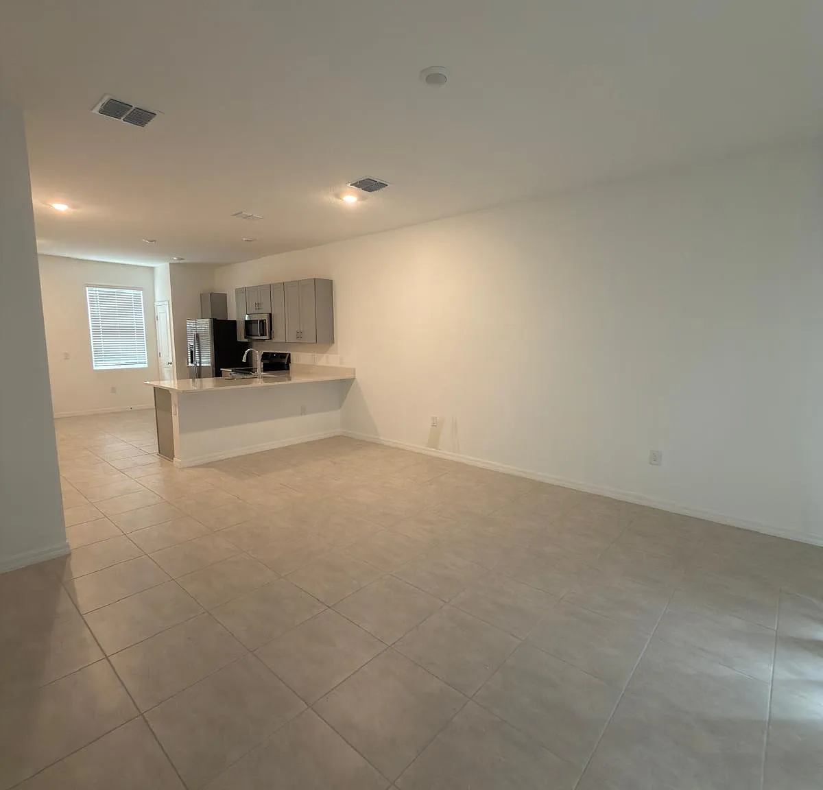 2 bed, 2.5 bath, 1372 sqft, $1,680 — Photo 3