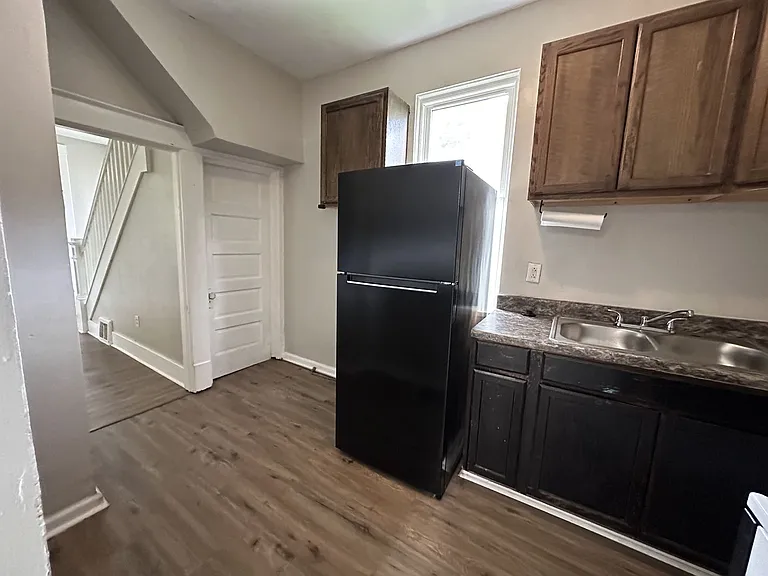 263 Glenwood Dr — Photo 8