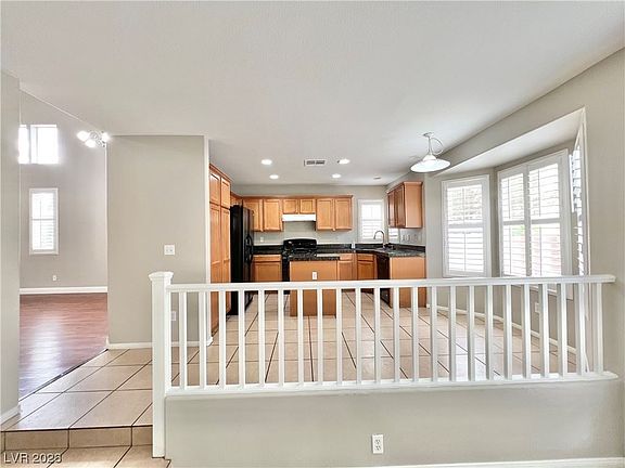 4th image of 10744 Valencia Hills St