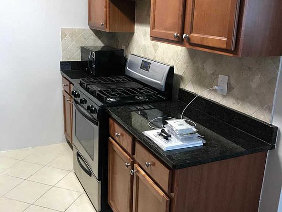 5th image of 2059 N Woodstock St APT 205