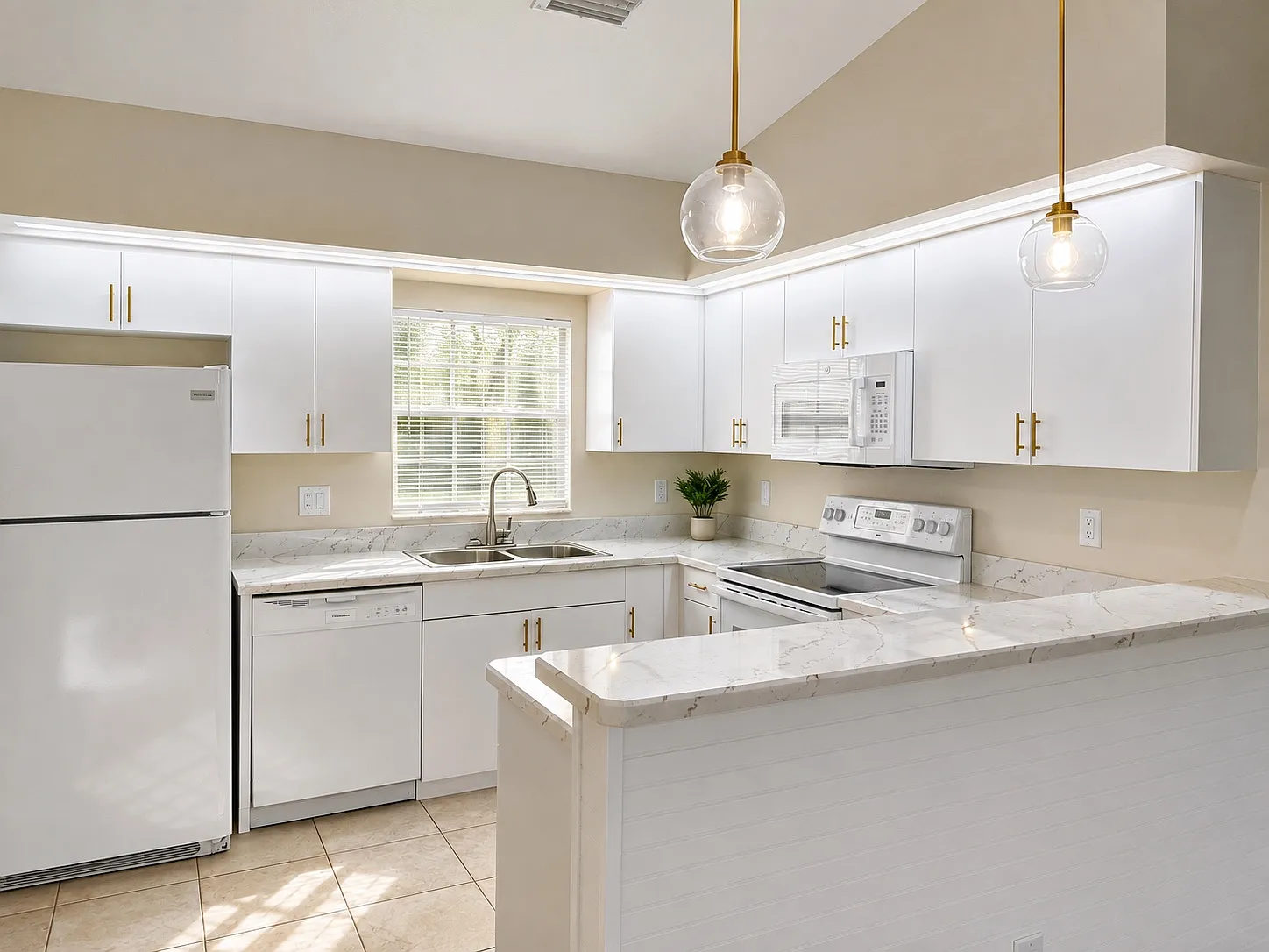 3 bed, 1100 sqft, $1,700 — Photo 1