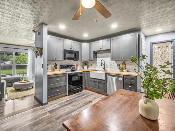 233 Mistletoe Ct, Sunbury, OH 43074