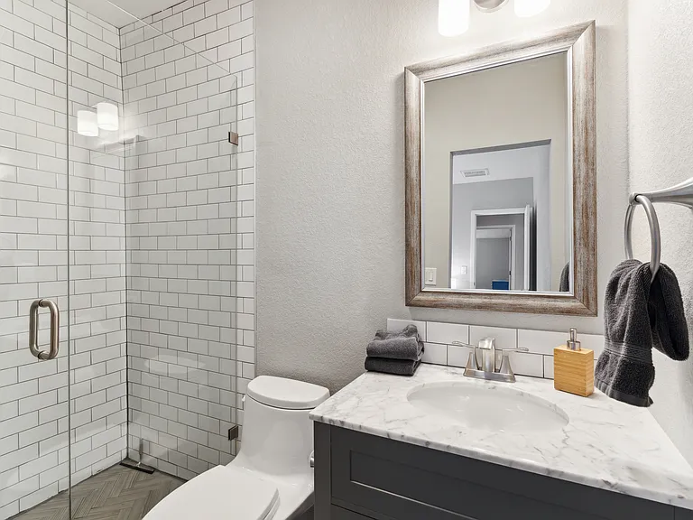642 Meade St — Photo 10