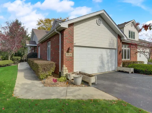 10628 Canterbury Dr, Mokena, IL 60448