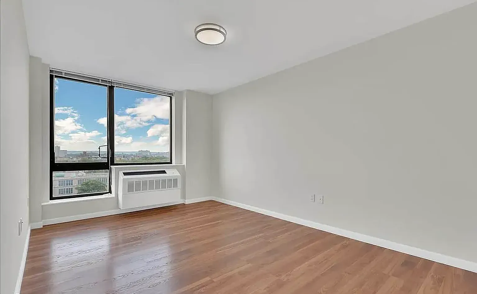 2763 Morris Avenue — Photo 1