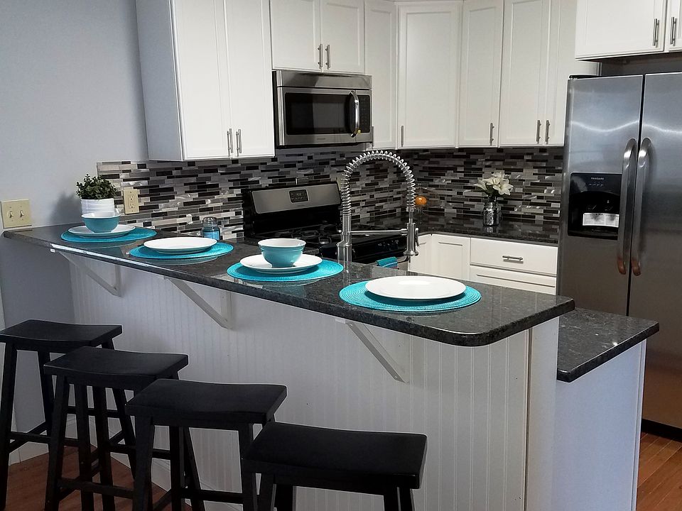 4 place Breakfast Bar