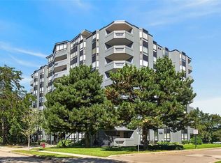 6 Village Grn #202, Hamilton, ON L8G5B7