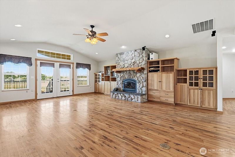 5th image of 55212 Bay Area Drive