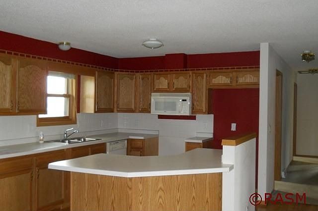 2nd image of 511 Nicholas Ct