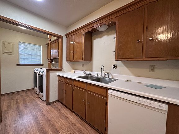 5th image of 2035 Delaware Ln #2035