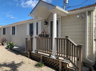 17D Oakhurst Rd, Hampton Bays, NY 11946