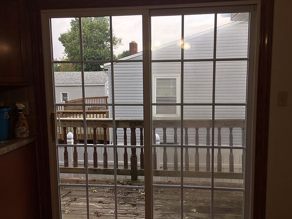 5th image of 172 Thorlone Ave