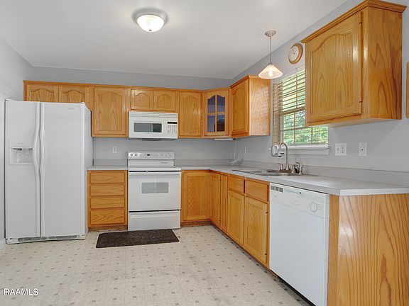 4th image of 1048 Helen St