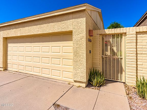 2nd image of 2549 N Palo Santo Dr