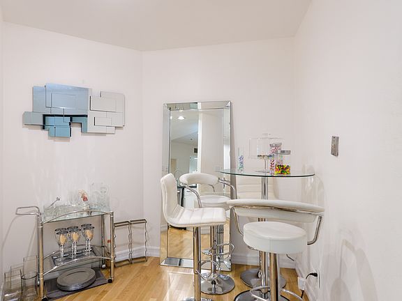 5th image of 1201 Larrabee St APT 105