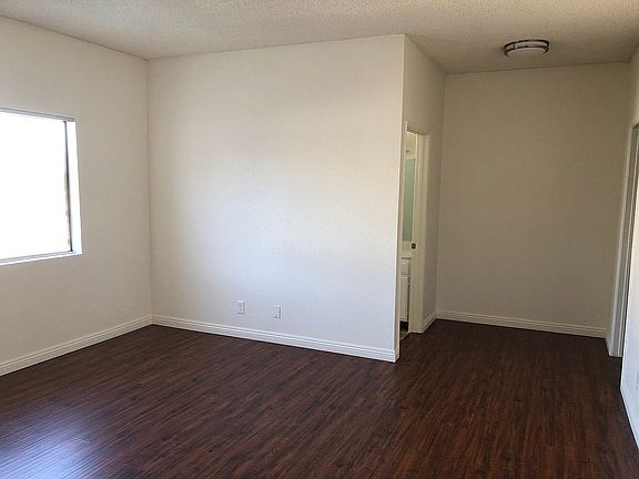 4th image of 5544 Yolanda Ave APT 101