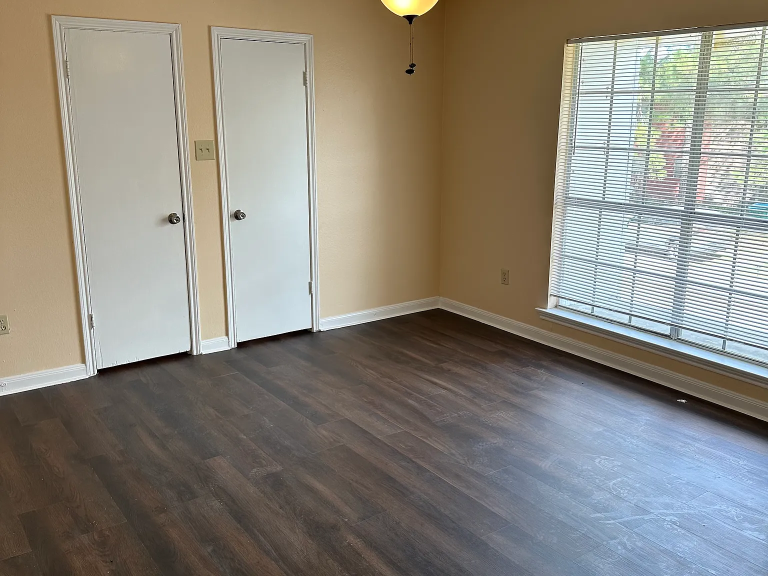 3 bed, 1.5 bath, 1400 sqft, $1,400 — Photo 4