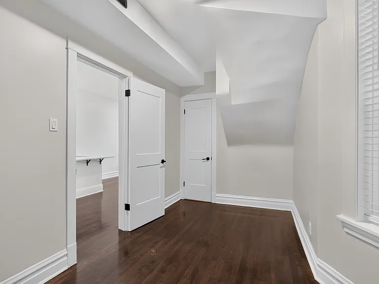 3023 W Wellington Ave — Photo 5