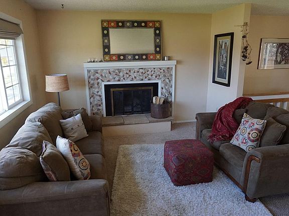 3rd image of 915 Maywood Dr