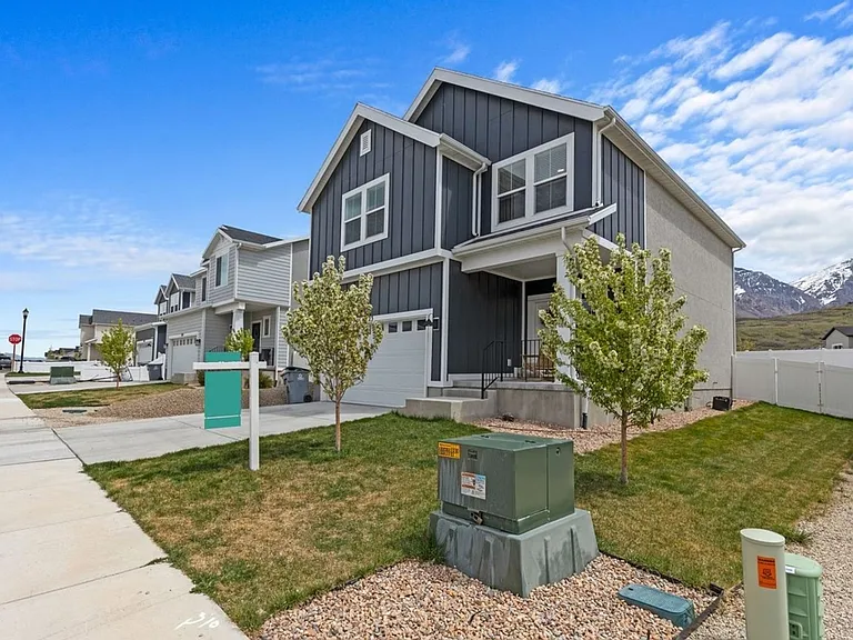 1323 S Raintree Ln — Photo 2