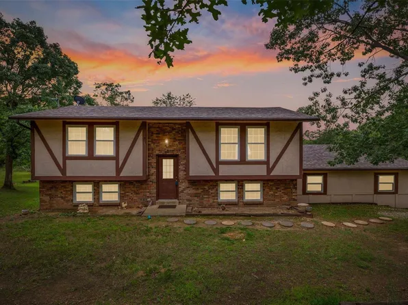 4800 Charbond Dr, De Soto, MO 63020