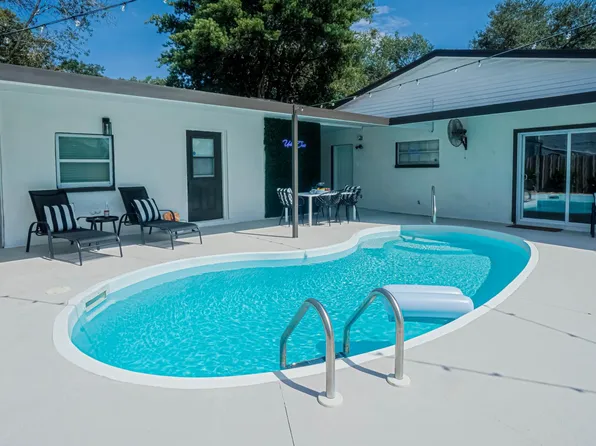 207 W Giddens Ave, Tampa, FL 33603