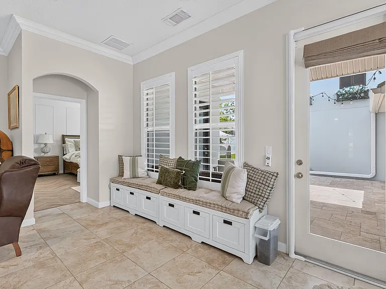 10542 SW Westlawn Blvd — Photo 27
