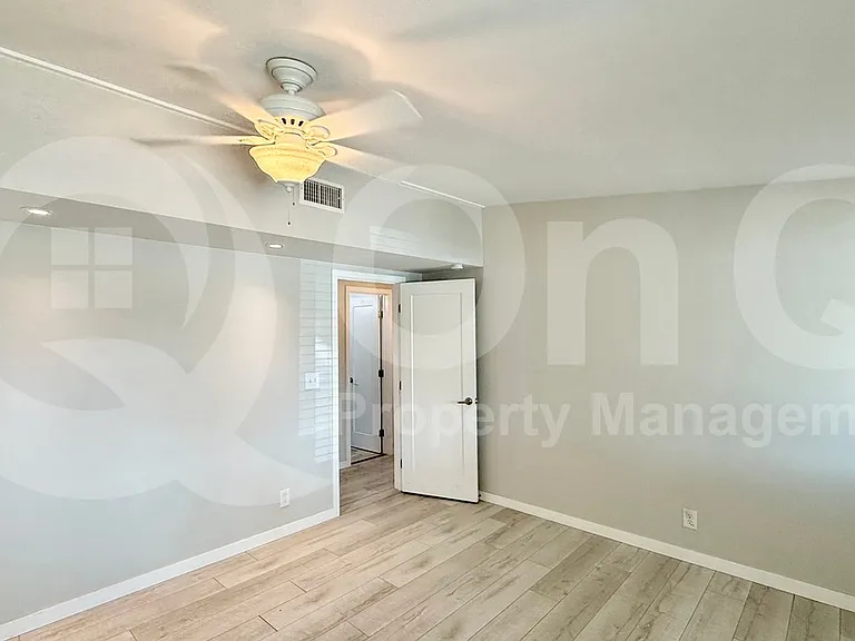 525 N Vine St — Photo 19