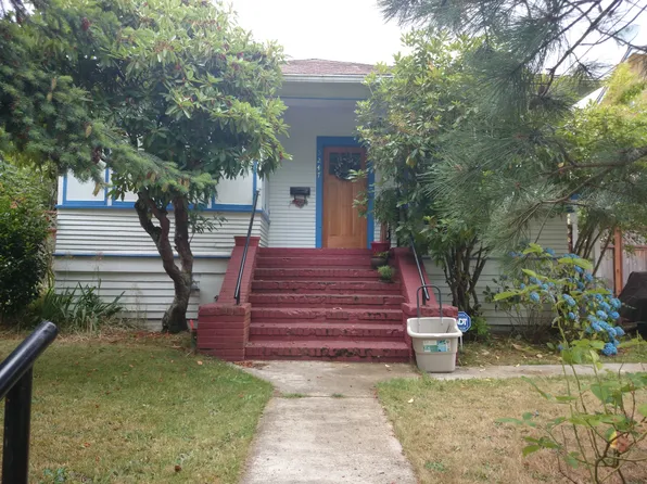 3247 40th Ave SW, Seattle, WA 98116