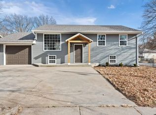 512 Caraway Pl, Lansing, KS 66043