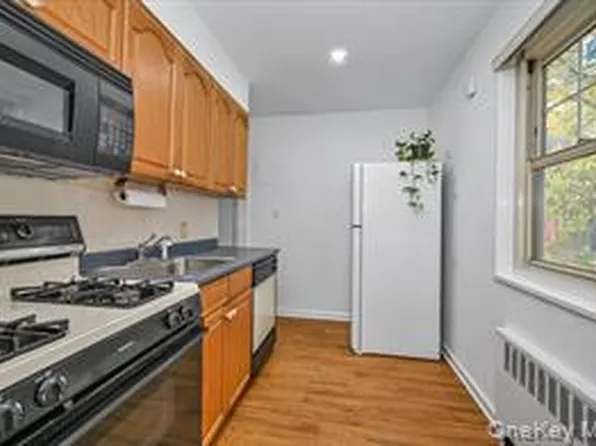 251-16 60th Avenue image 3 of 8