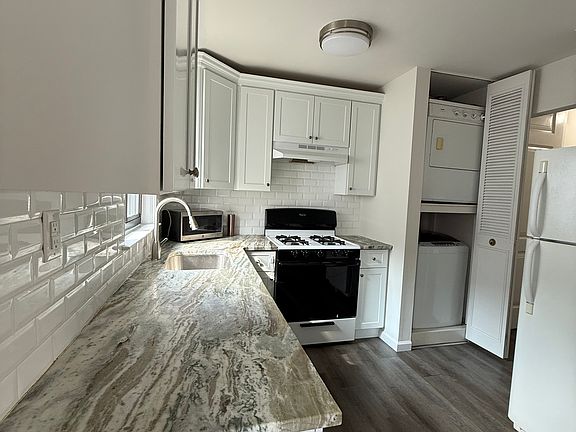 4th image of 44 Farraday St Floor 2
